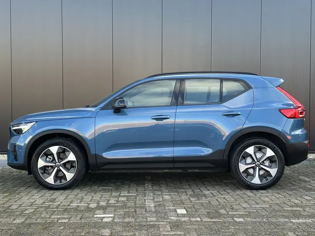 Volvo XC40 2.0 B4 Plus Dark 2025 Benzine 3