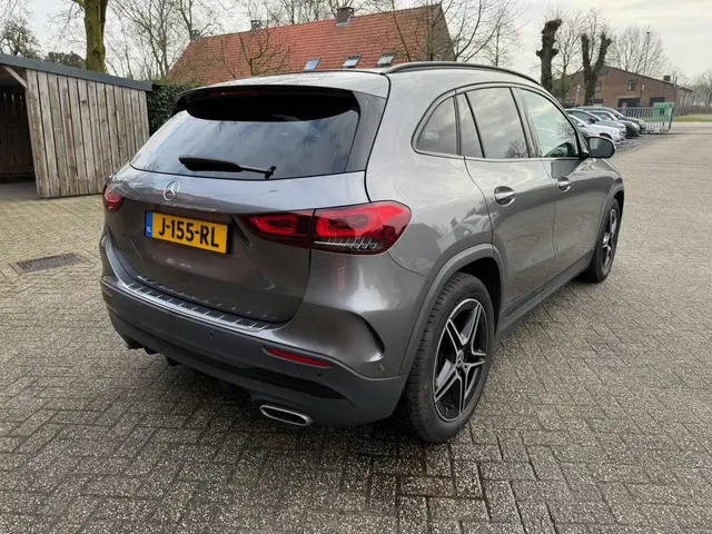 Mercedes-Benz GLA 200 Business Solution AMG 2020 Benzine 6