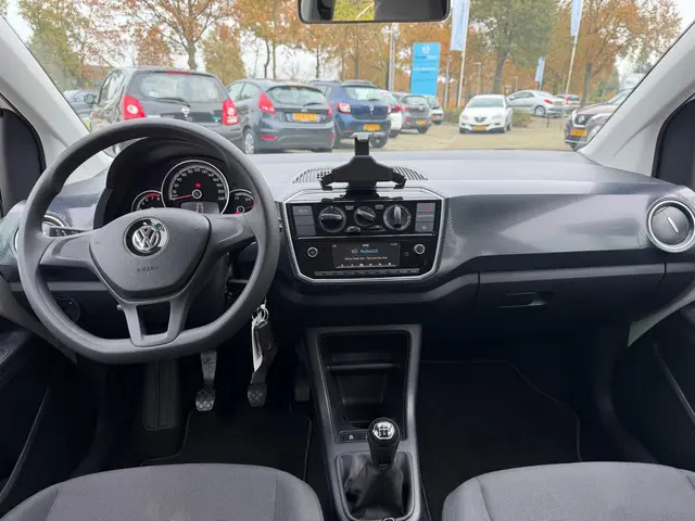 Volkswagen up! 1.0 BMT move up! 2e eigenaar !! 2018 Benzine 17