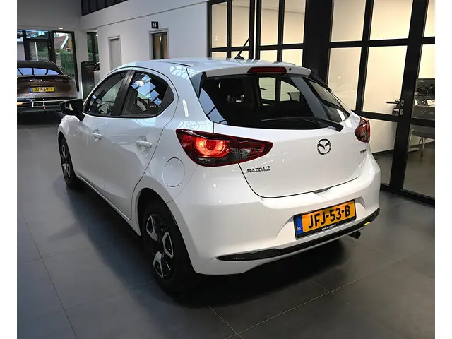 Mazda 2 3