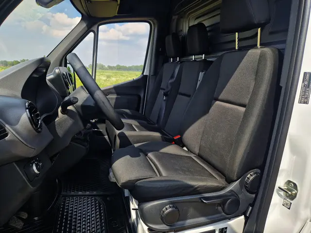 Mercedes-Benz Sprinter 211 1.9 CDI L2 H2 2022 Diesel 21