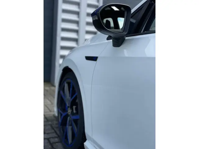 Volkswagen Golf 2.0 TSI R 4Motion editie 20 2021 Benzine 15