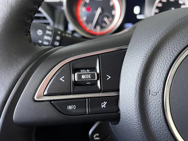 Suzuki Swift 1.2 Select Smart Hybrid 2023 Benzine 10