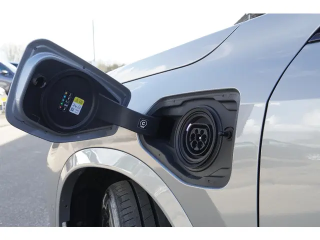 BMW X1 xDrive25e 2024 Hybride Benzine 3