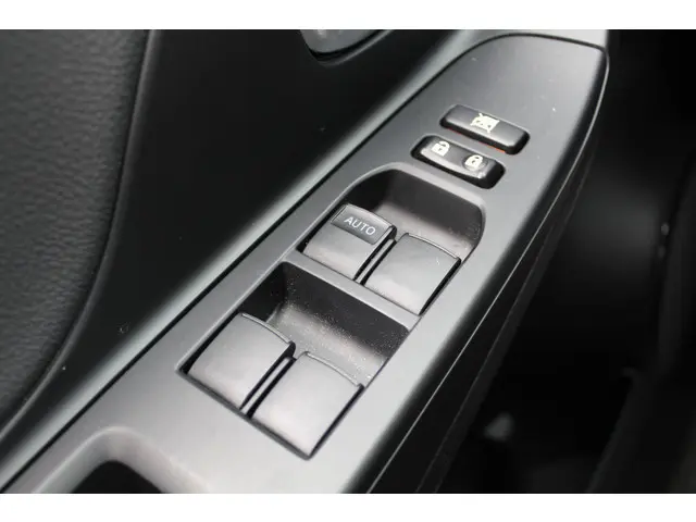 Toyota Yaris 1.5 Hybrid Dynamic 2020 Hybride Benzine 25