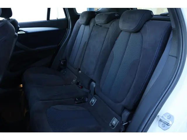 BMW X1 xDrive20i Executive 2017 Benzine 16