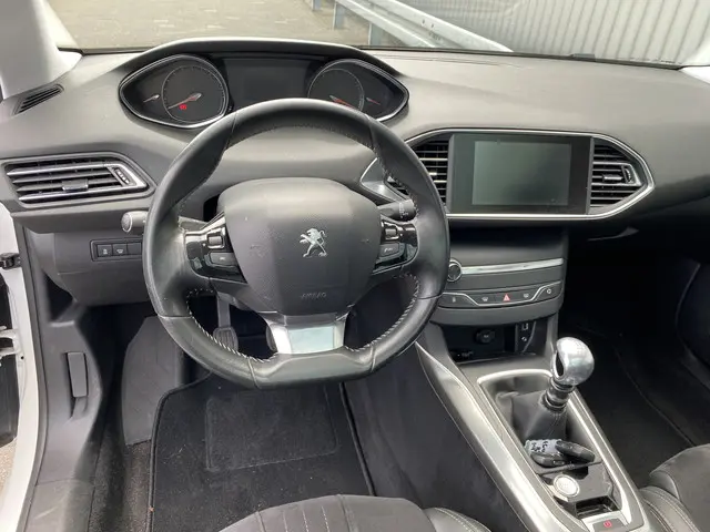 Peugeot 308 SW 1.2 e-THP Première 2014 Benzine 4