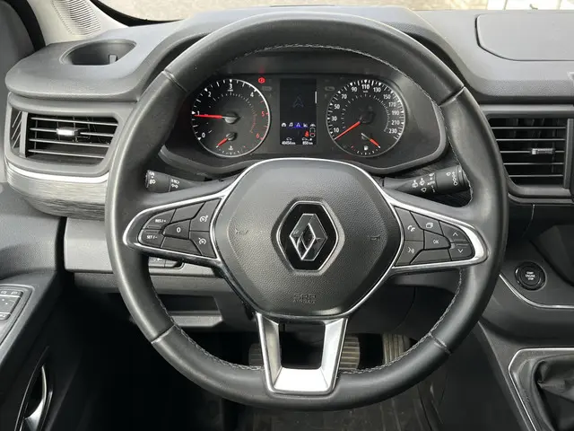 Renault Trafic 2.0 dCi 150 T29 L2H1 DC Luxe 2023 Diesel 22