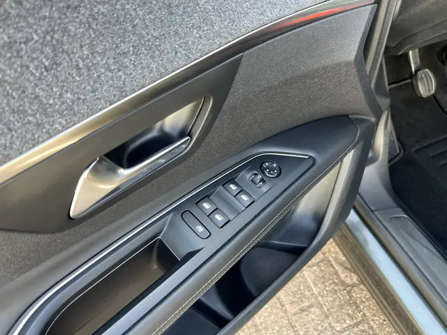 Peugeot 3008 1.2 PureTech Première 2016 Benzine 9