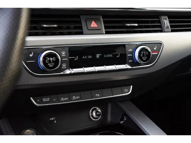 Audi A4 Avant 45 TFSI quattro edition one 2020 Benzine 16