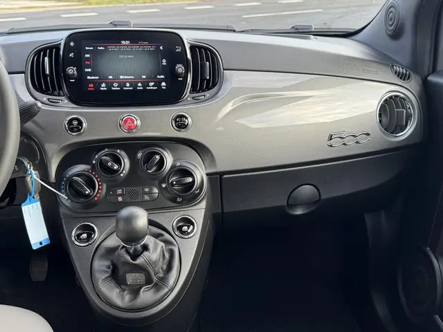 Fiat 500C 1.0 Hybrid Club 2022 Benzine 24