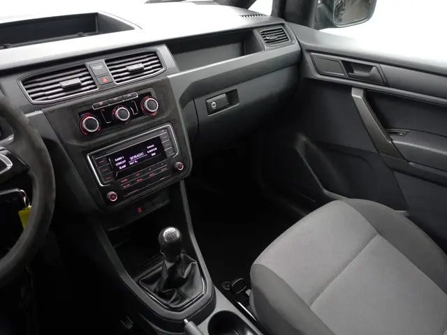 Volkswagen Caddy 2.0 TDI Euro 6 L1 R Line- 2017 Diesel 7