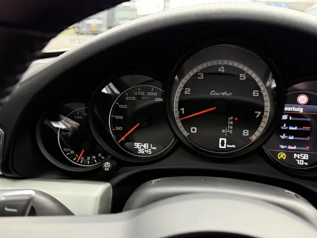 Porsche 911 Cabrio 3.8 Turbo Cabrio 2016 Benzine 7