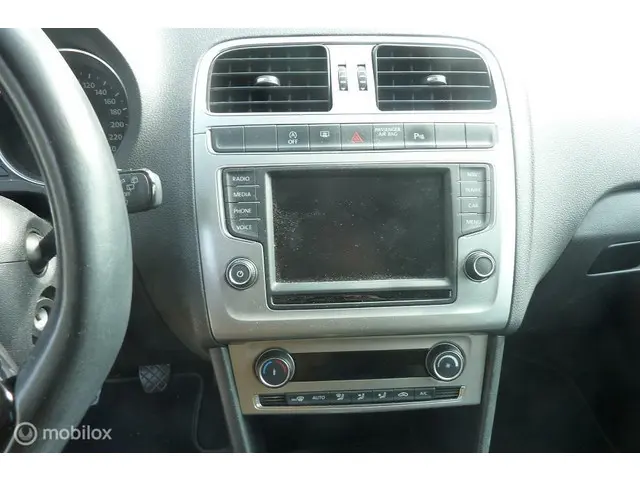 Volkswagen Polo 1.2 TSI Highline met trekhaak 2015 Benzine 7