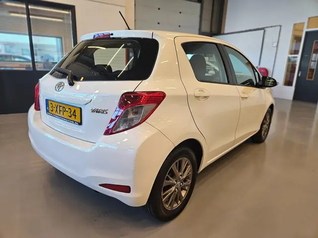 Toyota Yaris 1.0 VVT-i Now | CarPlay 2014 Benzine 4