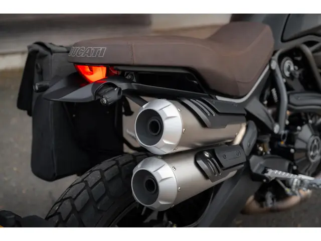 Ducati Scrambler 1100 Sport Pro 2022 Benzine 24