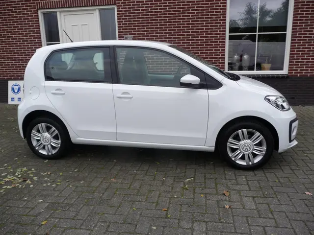Volkswagen up! 1.0 BMT high up! 2019 Benzine 9