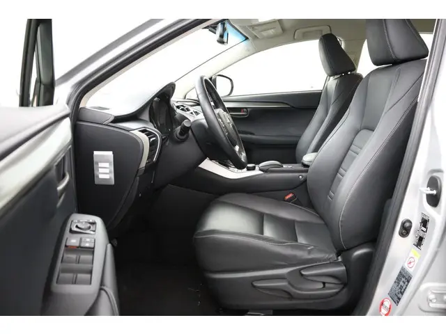 Lexus NX 300h AWD 25th Edition 2014 Hybride Benzine 16
