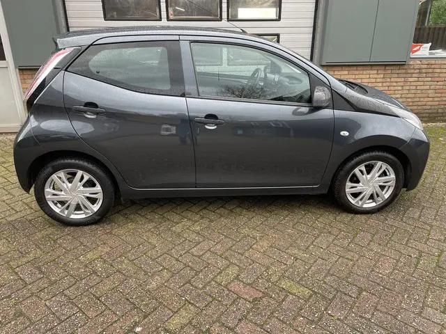 Toyota Aygo 1.0 VVT-i x-now 2017 Benzine 5