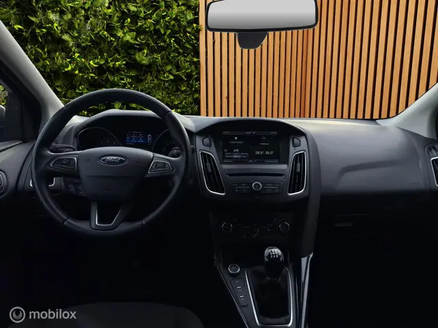 Ford Focus 1.0 Titanium|5Drs|Navi|Boekjes|Nap 2016 Benzine 10