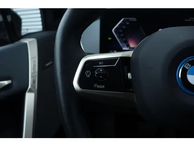 BMW iX xDrive40 2023 Elektrisch 21