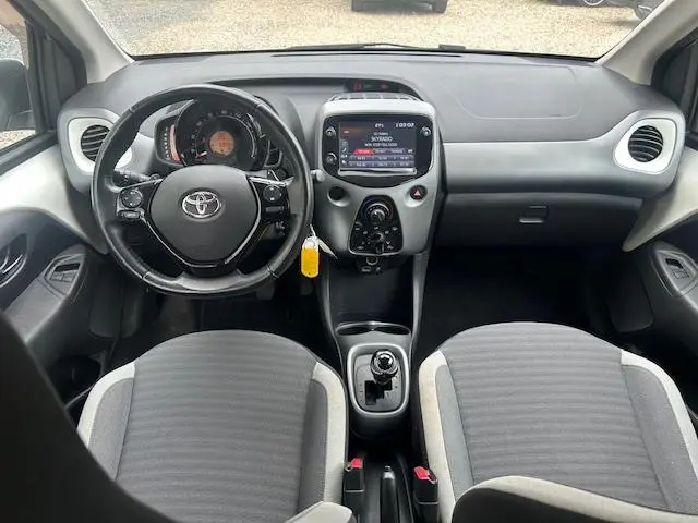 Toyota Aygo 1.0 VVT-i x-play 2020 Benzine 12