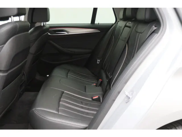 BMW 5 Serie Touring 520i High Executive 2018 Benzine 14