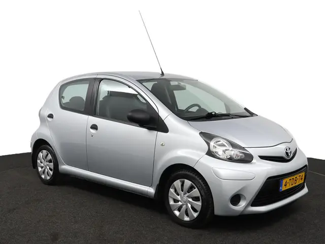Toyota Aygo 1.0 VVT-i Now 2014 Benzine 13