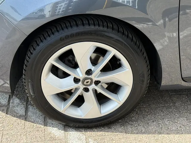 Renault Clio 0.9 TCe Limited 2018 Benzine 6