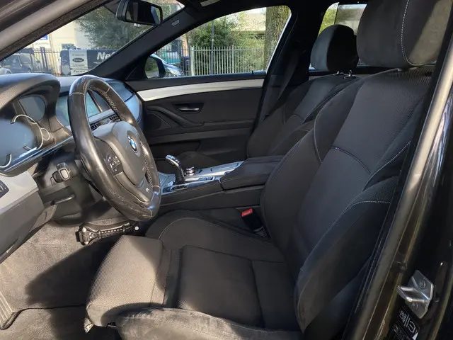 BMW 5 Serie Touring 520i 2013 Benzine 17