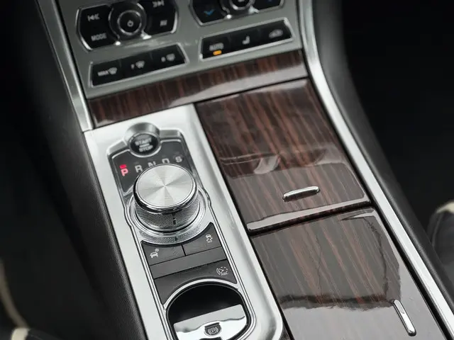 Jaguar XF 2.2D 2015 Diesel 23