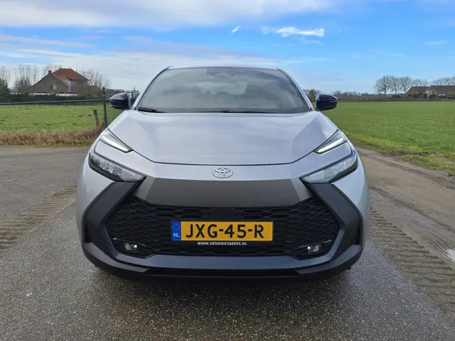 Toyota C-HR 1.8 Hybrid 140 Dynamic 2025 Hybride Benzine 12