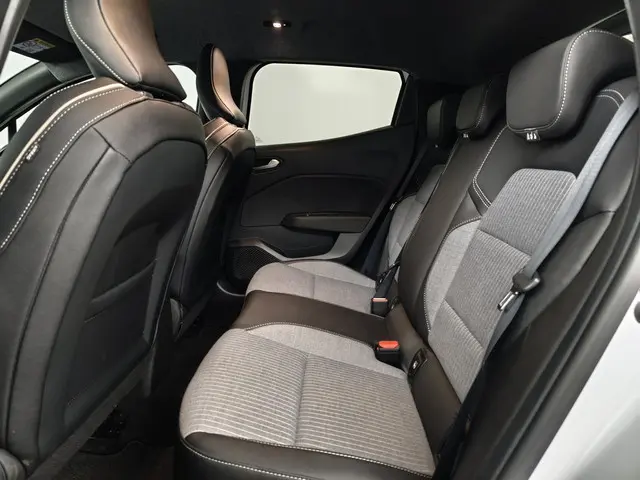 Renault Clio 1.0 TCe 90 GPF techno 2024 Benzine 8