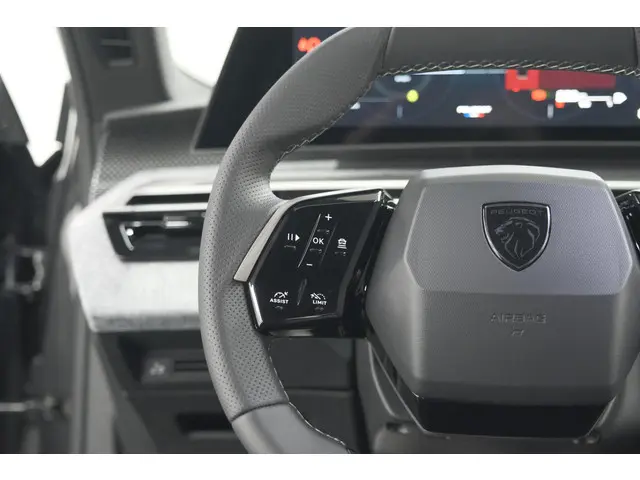 Peugeot 5008 HYbrid 145 e-DCS6 GT 2025 Hybride Benzine 34