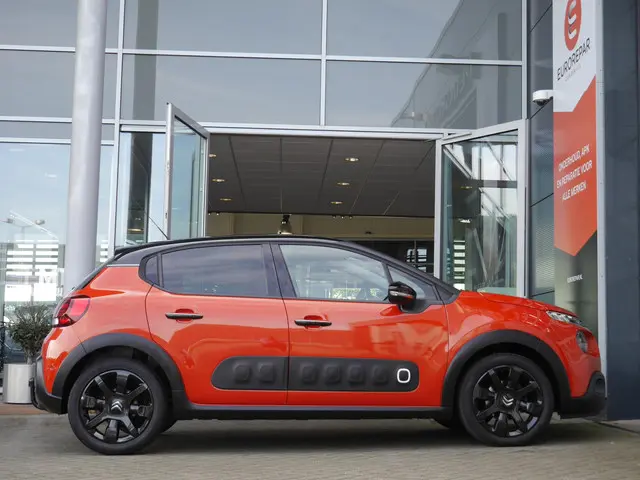 Citroën C3 1.2 PureTech Automaat Shine 2017 Benzine 4