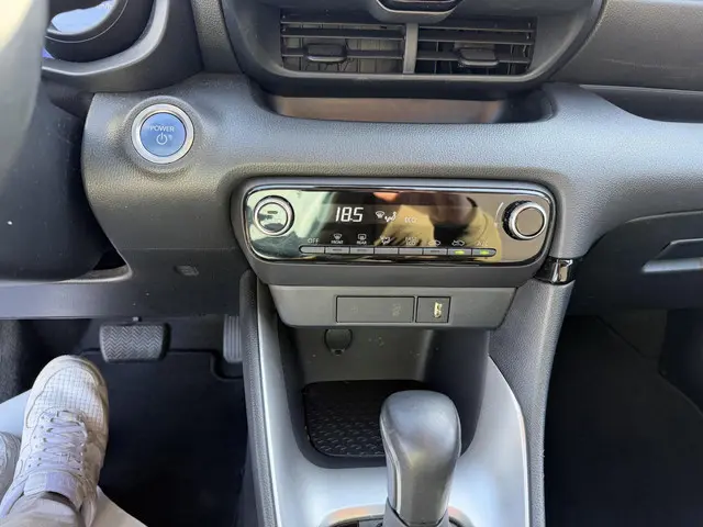 Toyota Yaris 1.5 Hybrid Dynamic 2020 Hybride Benzine 11