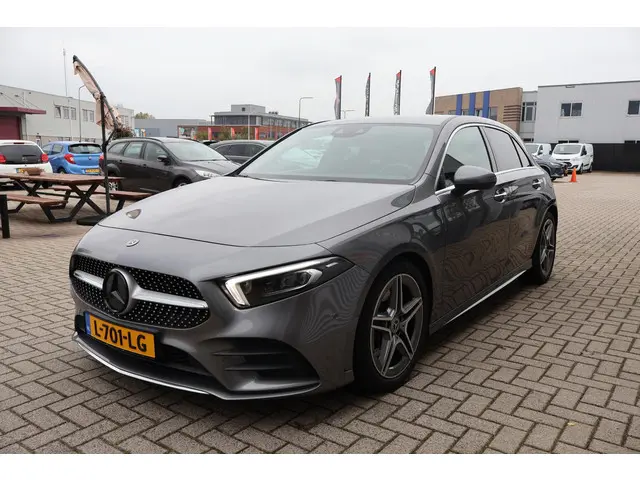 Mercedes-Benz A-Klasse 250 Premium Plus 2018 Benzine 12