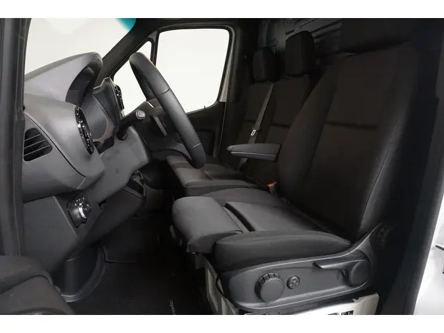 Mercedes-Benz Sprinter L2H2 2022 Diesel 12