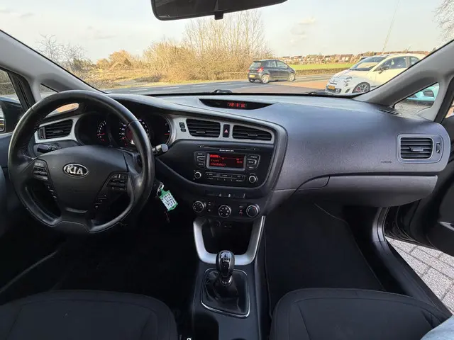 Kia pro_cee'd 1.4 CVVT 2013 Benzine 3