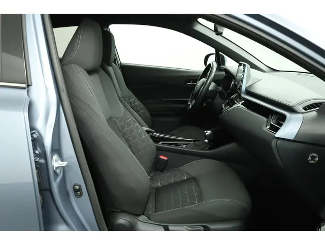 Toyota C-HR 1.8 Hybrid Executive 2022 Hybride Benzine 22