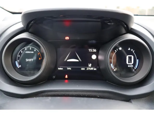 Toyota Yaris 1.5 VVT-i Dynamic 125pk 2023 Benzine 16