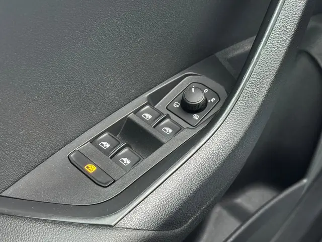 Škoda Karoq 1.0 TSI Business Edition 2022 Benzine 32