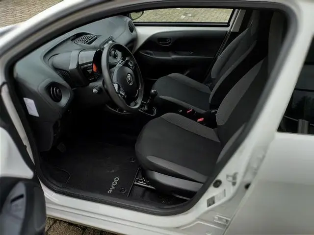 Toyota Aygo 1.0 VVT-i X-Fun, Airco, Bluetooth 2020 Benzine 4