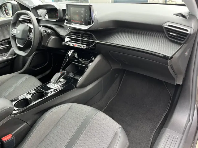 Peugeot 2008 1.2 PureTech Allure Pack 2021 Benzine 74