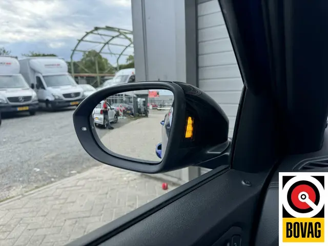 Volkswagen T-Roc 2.0 TSI 4Motion R 2023 Benzine 30
