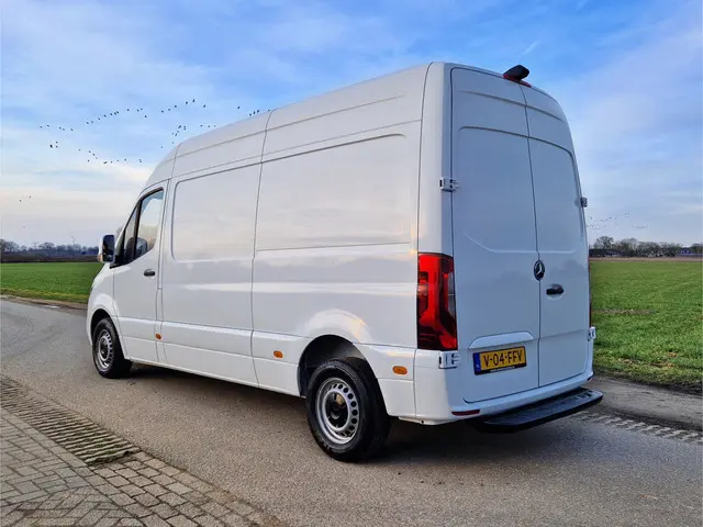 Mercedes-Benz Sprinter 211 1.9 CDI L2 H2 2022 Diesel 3