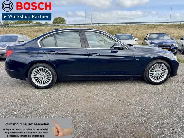 BMW 3 Serie 320i Upgrade Edition 2013 Benzine 10