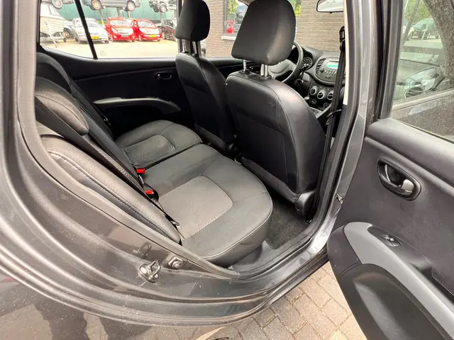 Hyundai i10 1.0 Black pack 2013 Benzine 22