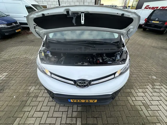 Toyota ProAce Worker 2.0 D-4D 145PK 2022 Diesel 3