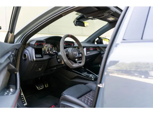 Audi RS3 2.5 TFSI RS 3 quattro 2023 Benzine 36